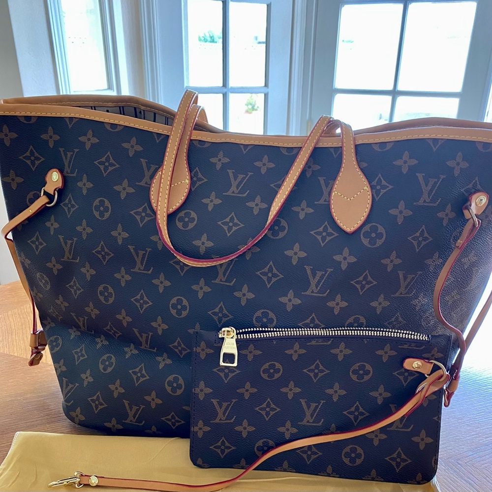 Tote & pouch for sale brand new.